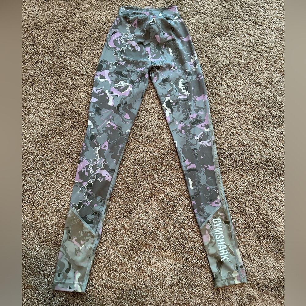 Gymshark Women’s Size Small patterned leggings, (see waist measurements) - Picture 7 of 11